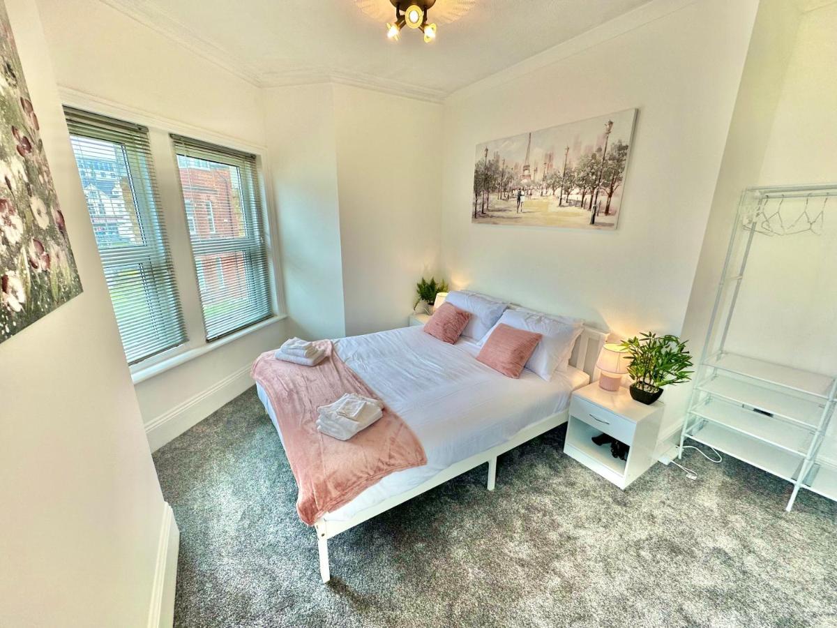 Chic Apartment In Central Bournemouth With Parking ภายนอก รูปภาพ