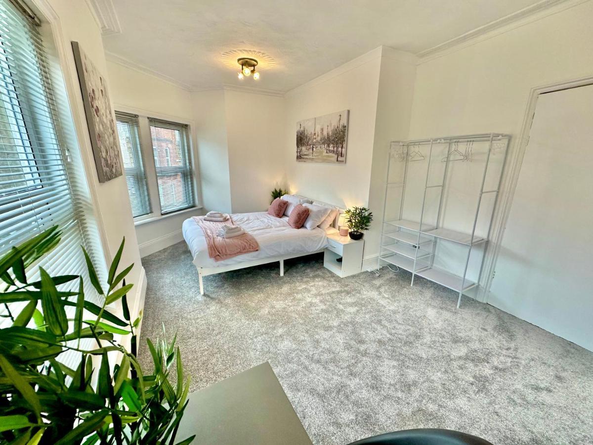 Chic Apartment In Central Bournemouth With Parking ภายนอก รูปภาพ